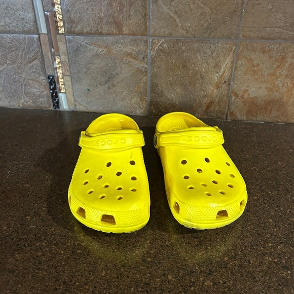 Used Yellow Crocs size Youth 4 or Women's 6 - Picture 3 of 9